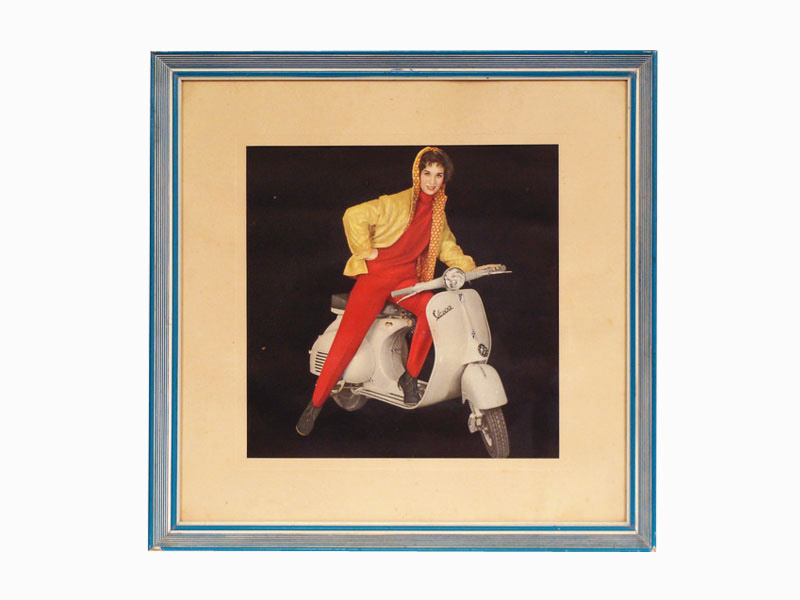 cuadro foto chica vespa madera cristal 40x40 45x45x3 1u